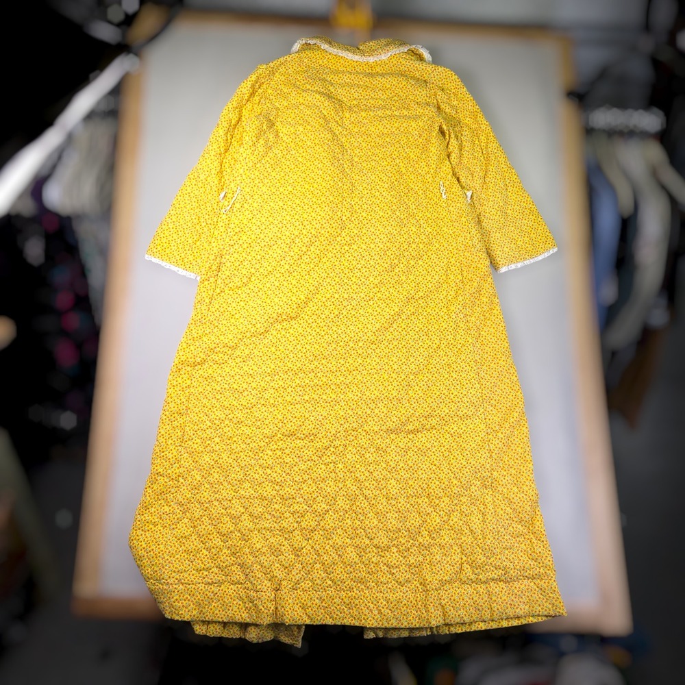 VTG Floral Robe Women's Quilted House Coat TALL Handmade Yellow Lace Pockets USA - Picture 2 of 9